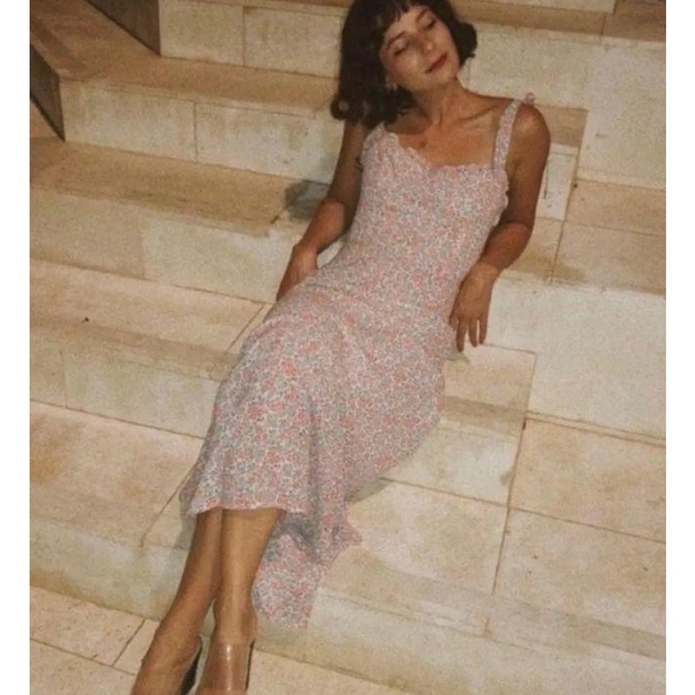 Reformation Nikita Floral Midi
Ruffle dress NWT